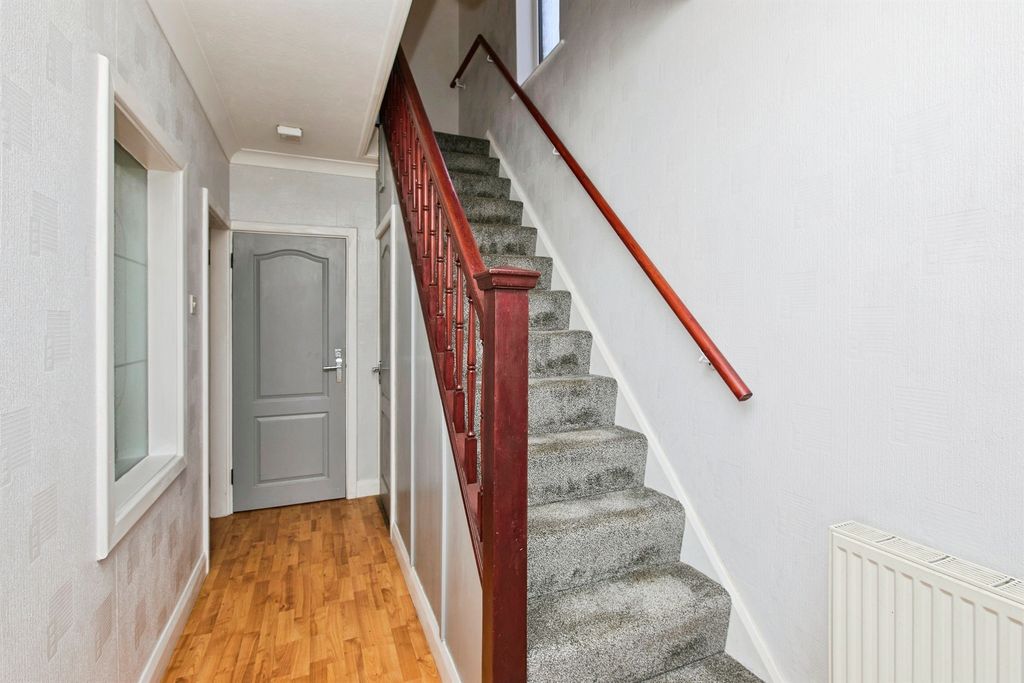 Property photo 3 of 27