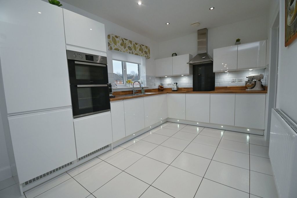 Property photo 3 of 26