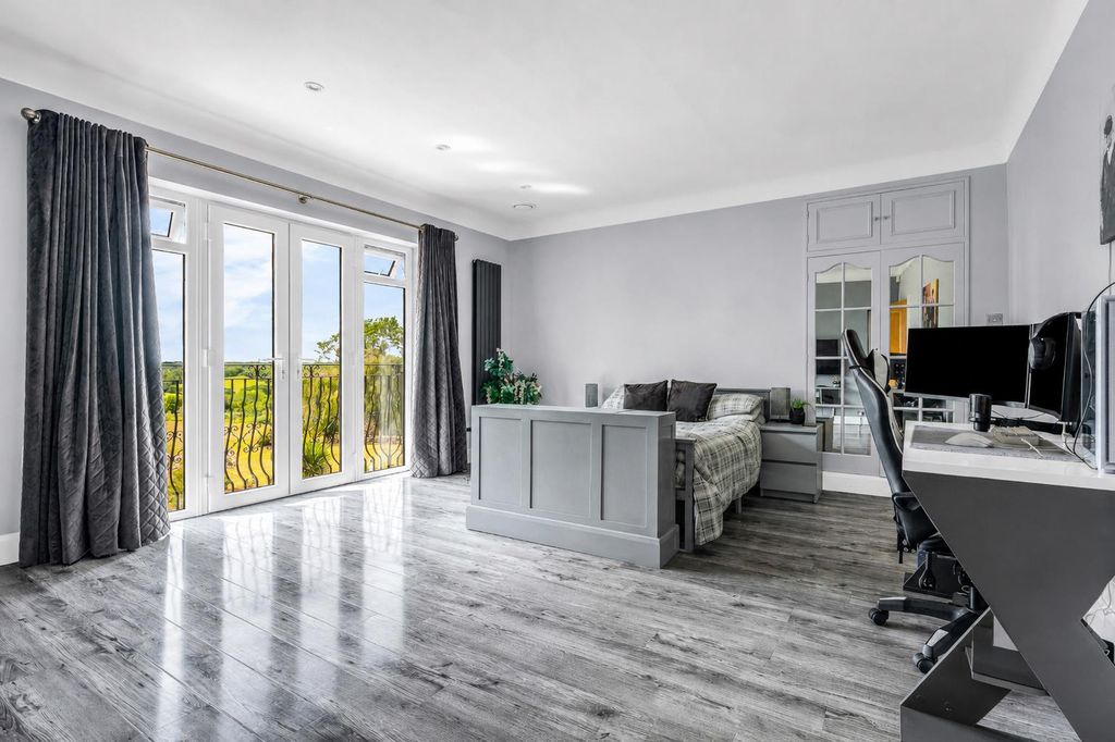 Additional image 19 of 6 bed detached house for saleThe Ridgeway, Cuffley EN6
