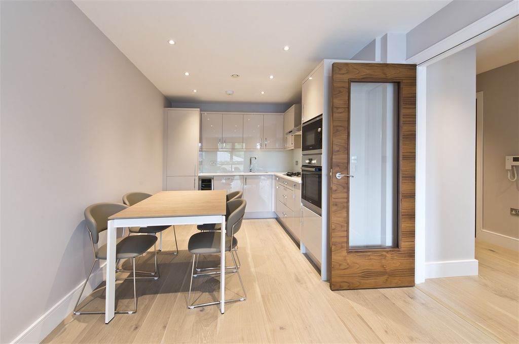 Property photo 2 of 7 Kitchen/Dining Area