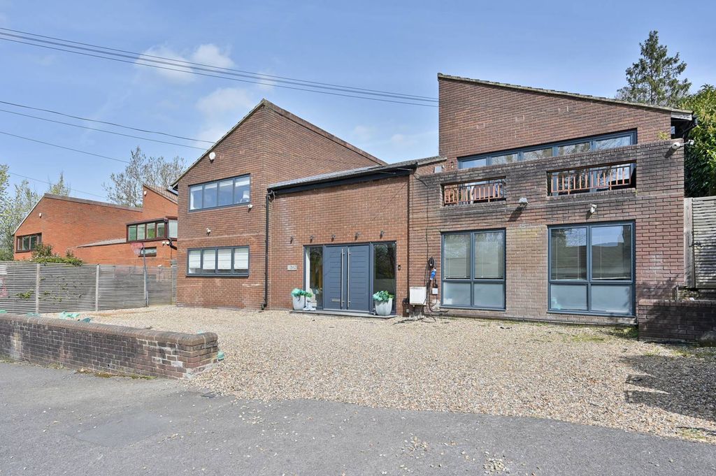 Property photo 1 of 40