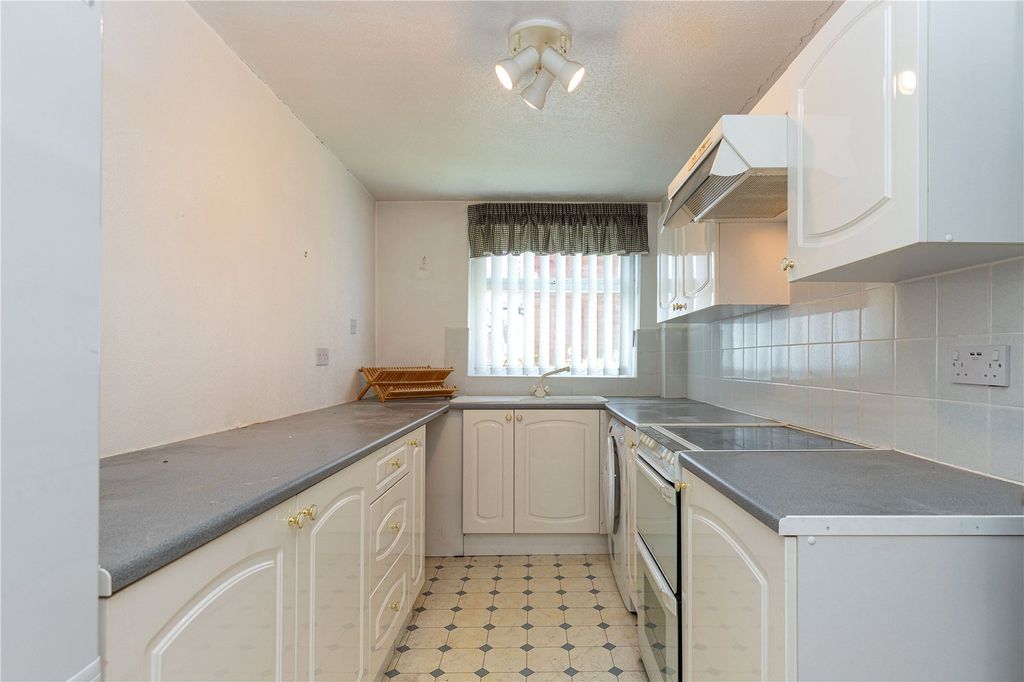 Property photo 3 of 7 Kitchen