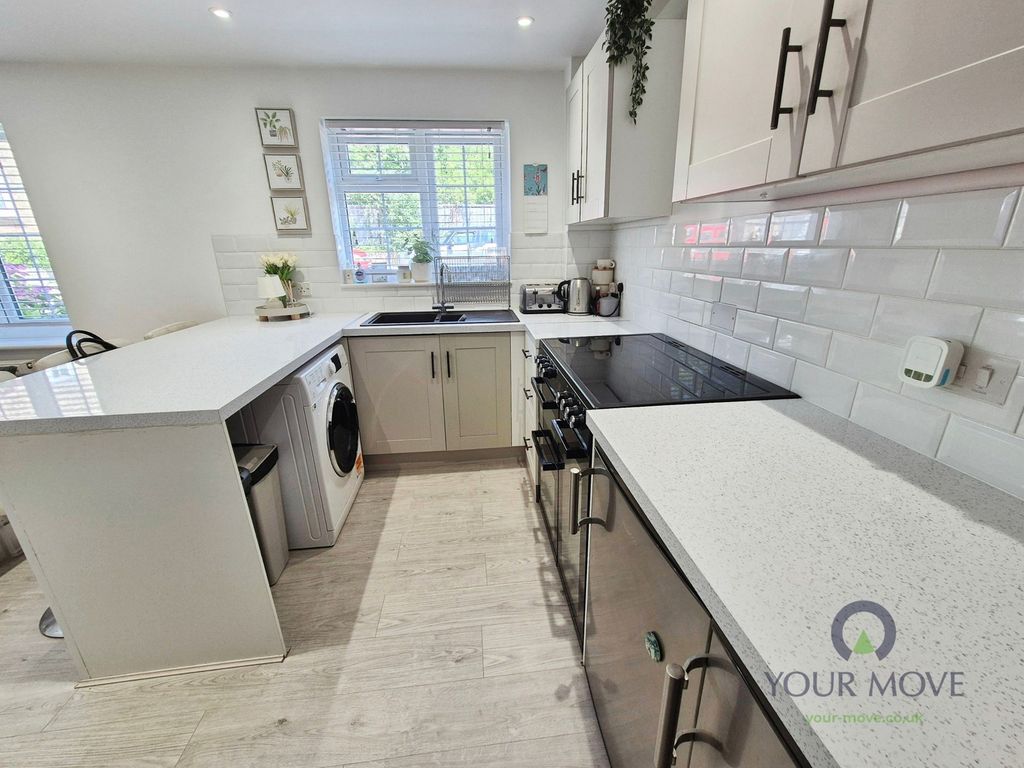 Property photo 3 of 16 Kitchen