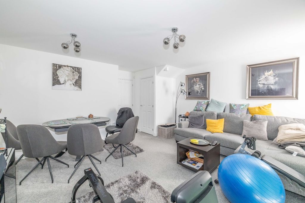 Property photo 3 of 8 Picture 3