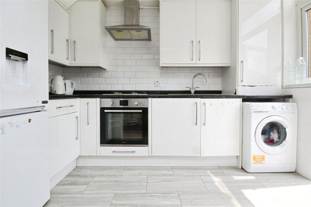Property photo 2 of 9 Picture No. 04