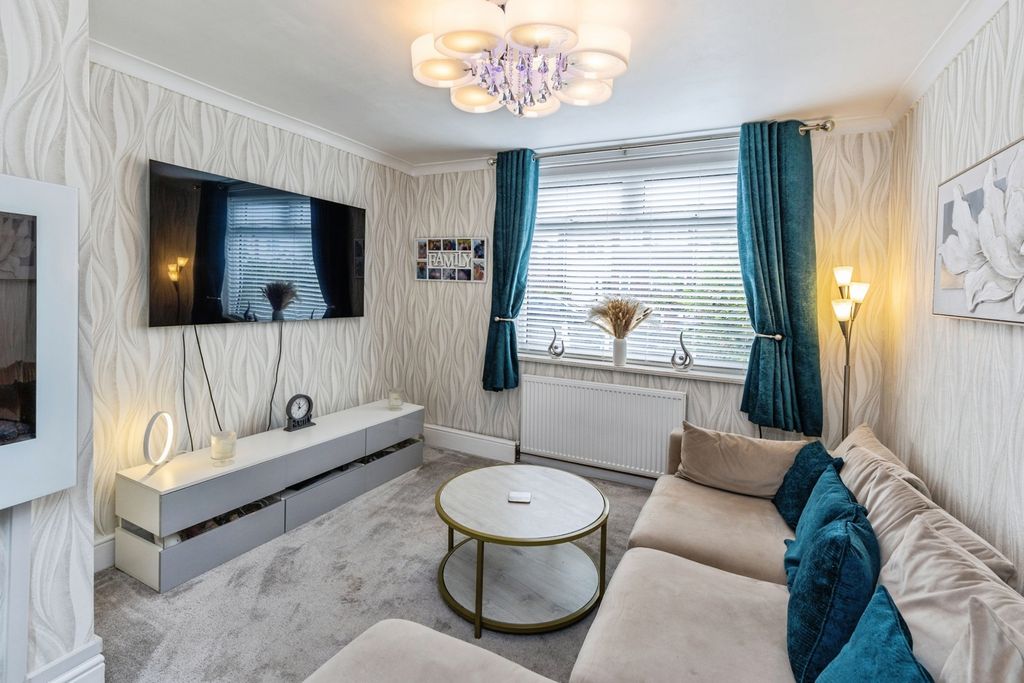 Property photo 3 of 17 Pbox-Img.Jpg