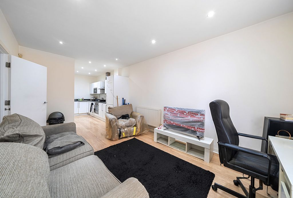 Property photo 3 of 11 1484766-3-6A426Bf...