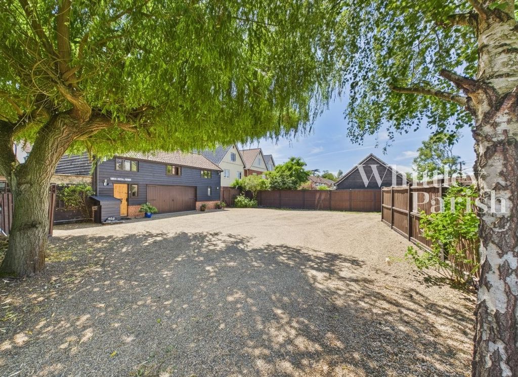 Property photo 2 of 40