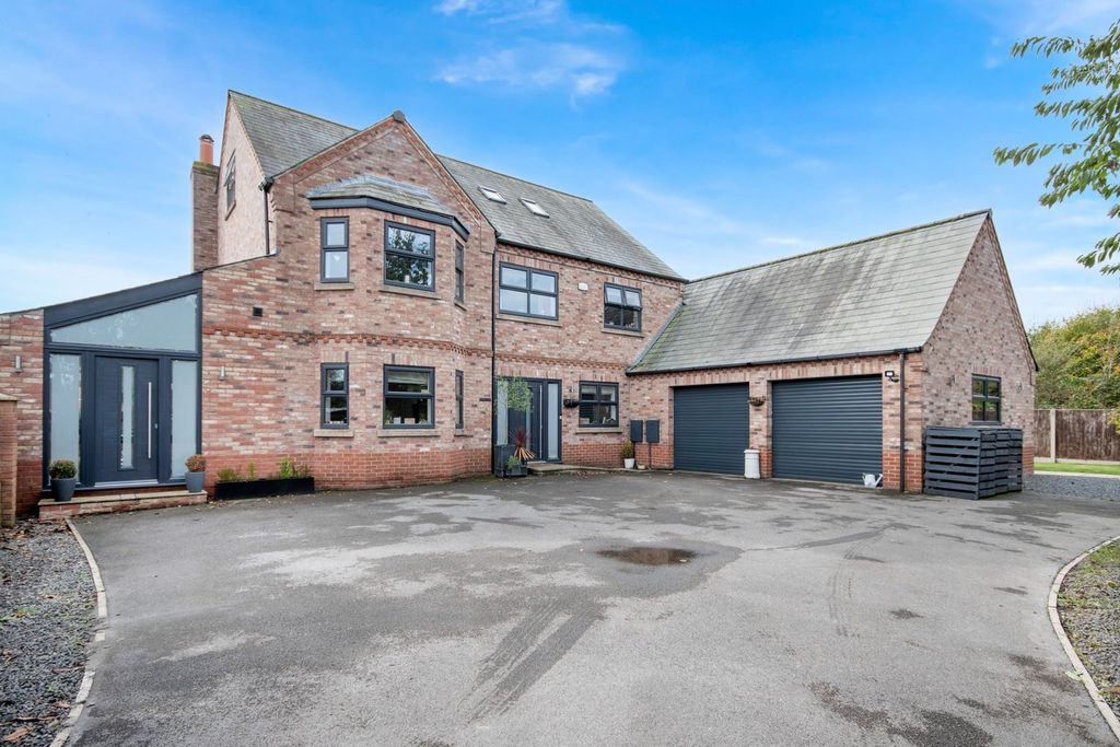 Property photo 1 of 30