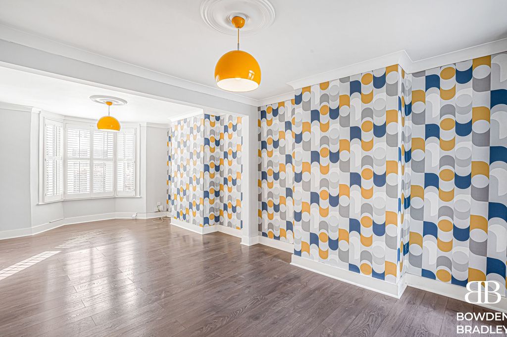 Property photo 2 of 21