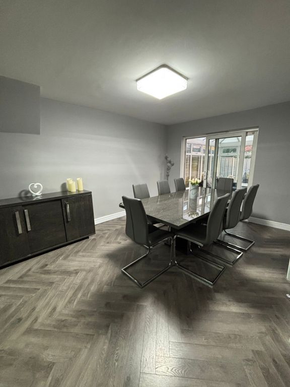 Property photo 3 of 16 Lounge