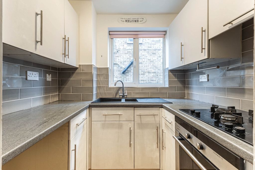 Property photo 3 of 10 Kitchen