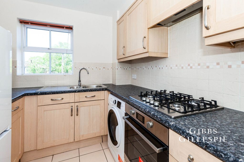 Property photo 3 of 10 Photo