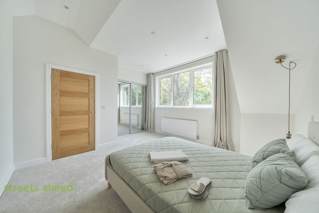 Property photo 3 of 17 96729B3A-E301-41F...