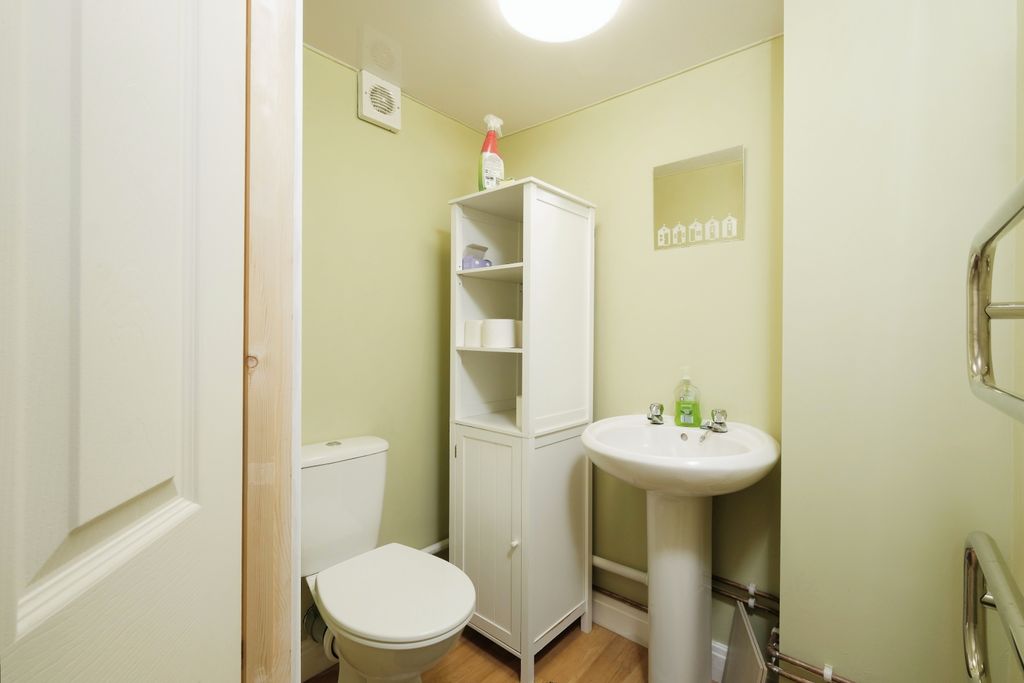 Property photo 3 of 12 Downstairs Cloakroom