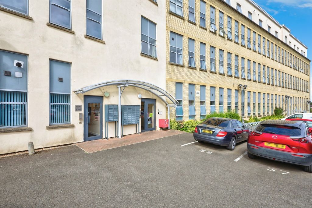 Property photo 1 of 17