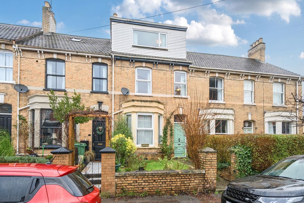 Property photo 1 of 25 .