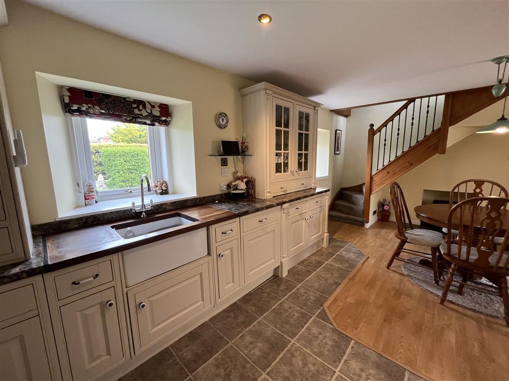 Property photo 3 of 23 Kitchen