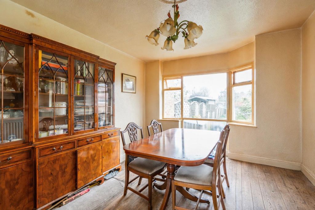 Property photo 3 of 13 122 Summerfield Road_2.Jpg