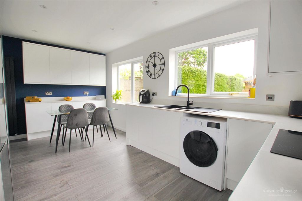 Property photo 3 of 14 Kitchen/Breakfast Room