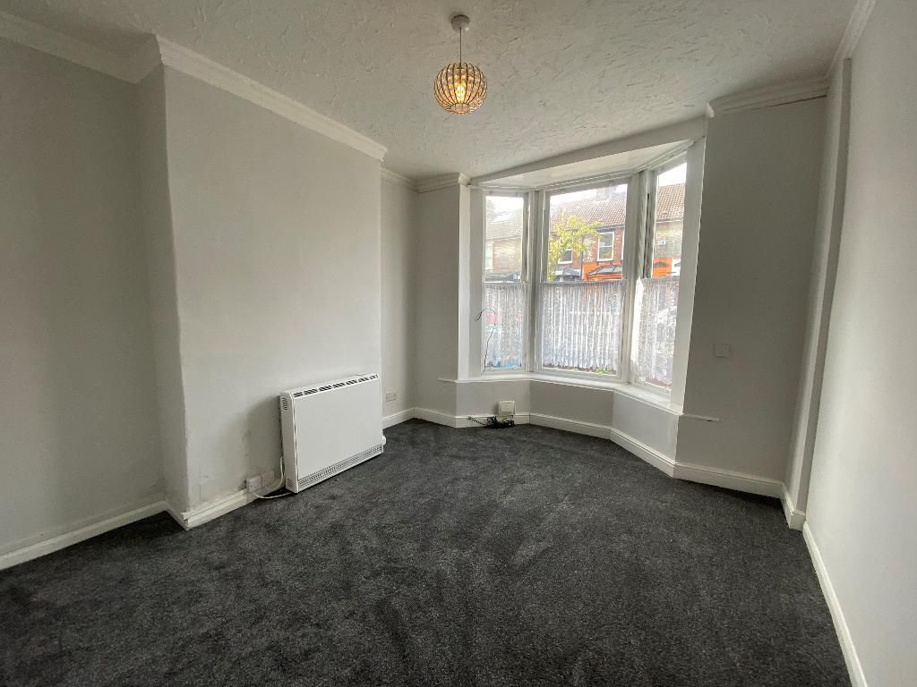 Property photo 3 of 13 Lounge