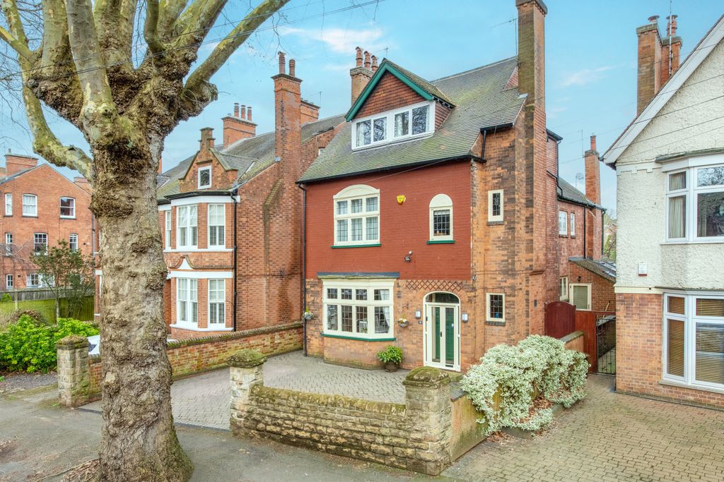 Property photo 1 of 39
