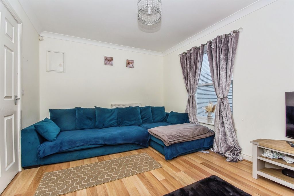 Property photo 3 of 17