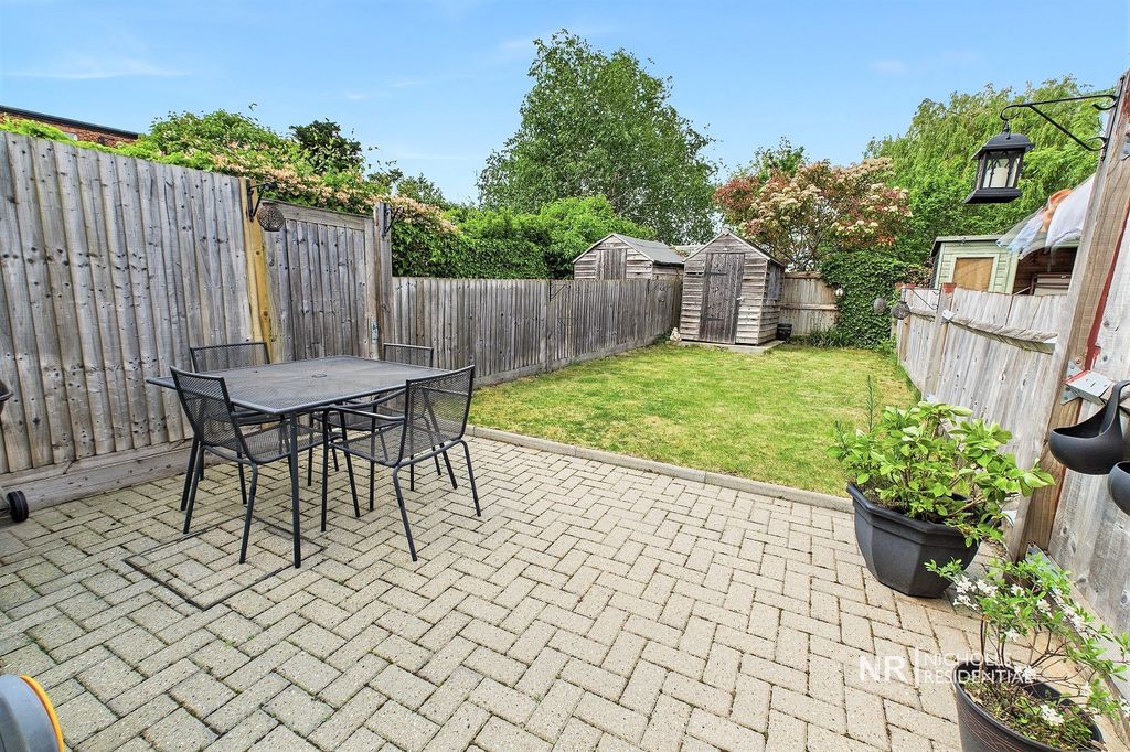 Property photo 2 of 19 Garden