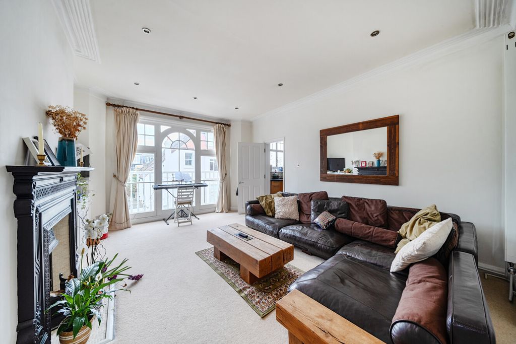 Property photo 2 of 14 1425131-15-69c3E0...