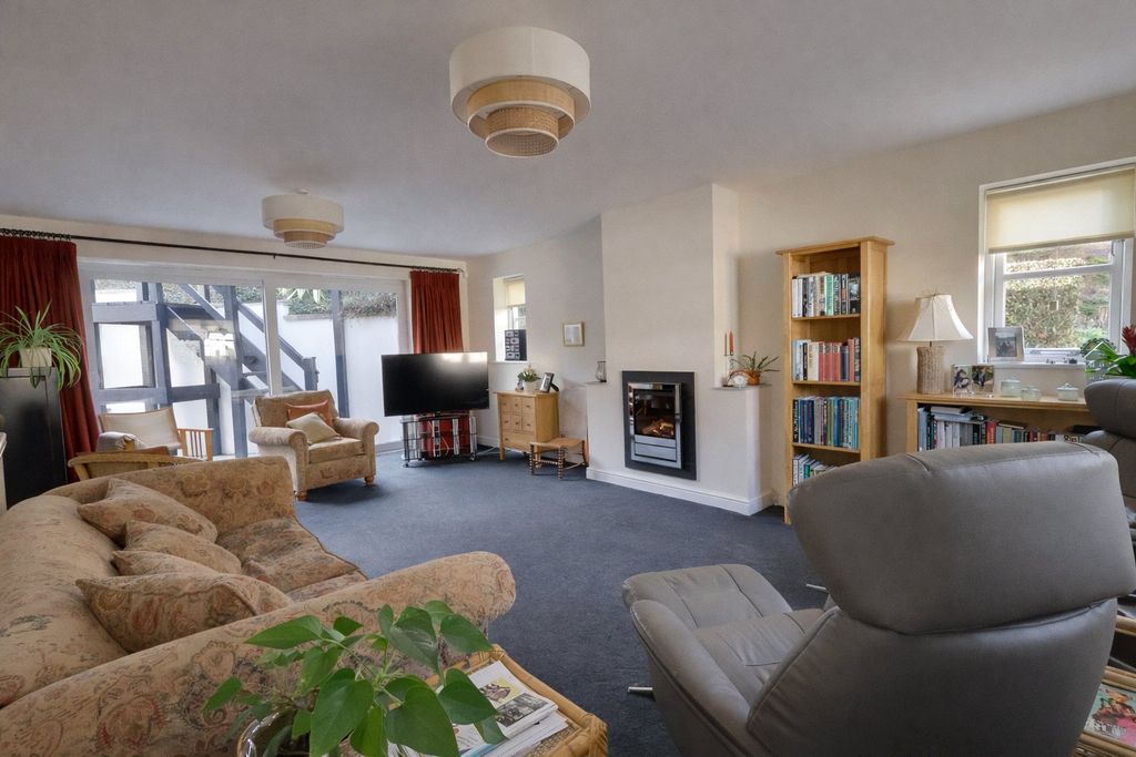 Property photo 2 of 19 2 - Picture No. 12