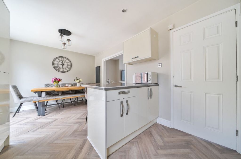 Property photo 2 of 21