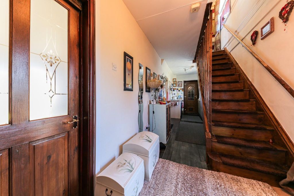 Property photo 3 of 16 Hallway