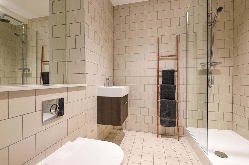 Property photo 3 of 7 Bathroom