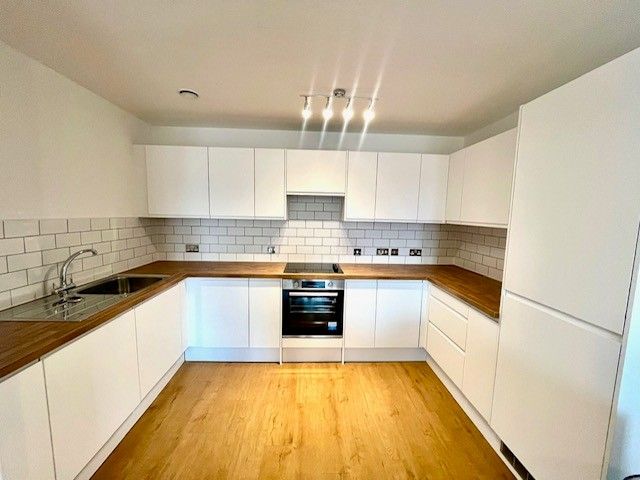 Property photo 1 of 8 Kitchen