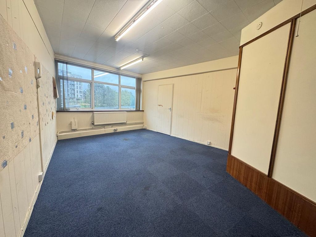 Property photo 3 of 4