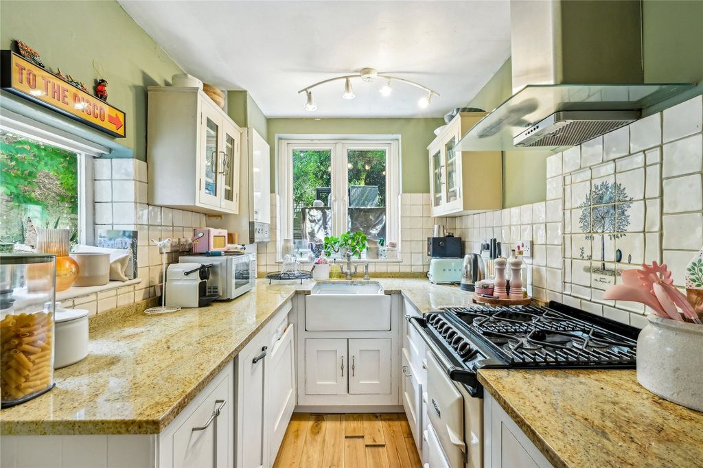 Property photo 3 of 9 Kitchen