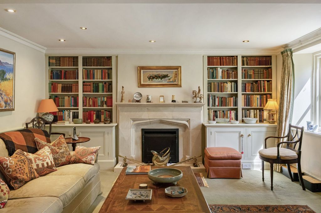 Property photo 3 of 29 Sitting Room