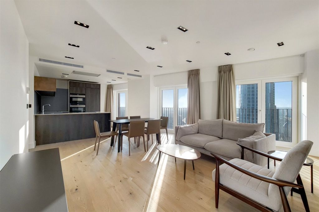 Property photo 2 of 12 Keybridge Tower