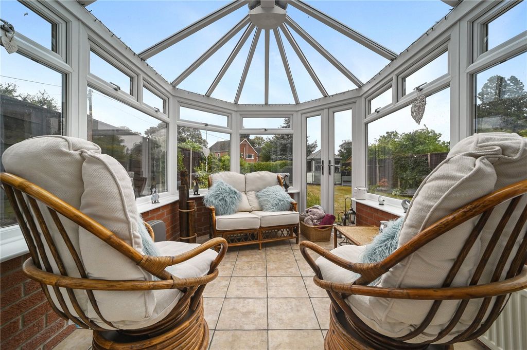 Property photo 3 of 27 Conservatory