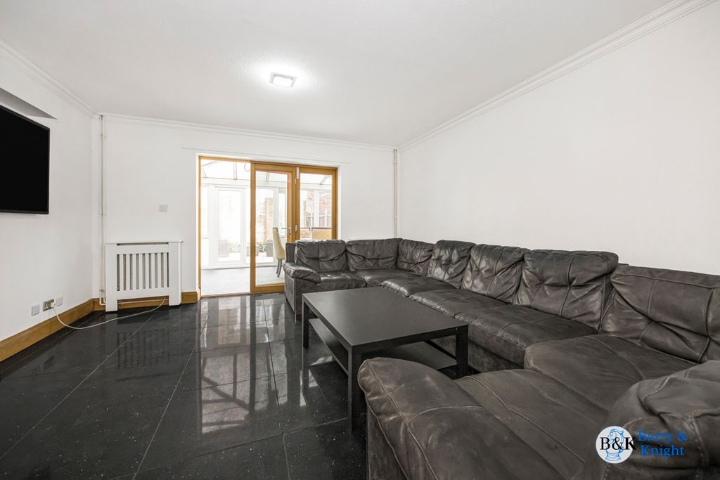 Property photo 3 of 24