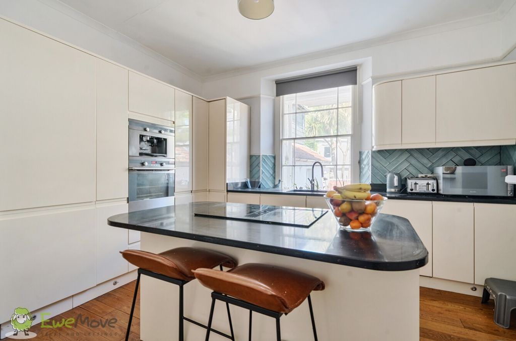 Property photo 3 of 24 cc2Ad36c-Fd6c-4428-8E5F-c7Bb80244F7d