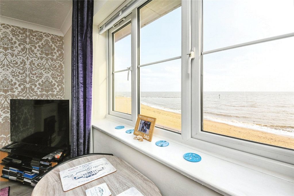 Property photo 2 of 6 Sea View
