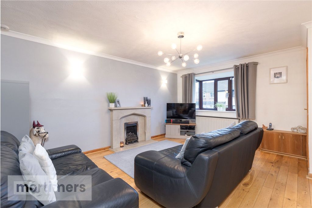 Property photo 3 of 21 Living Room