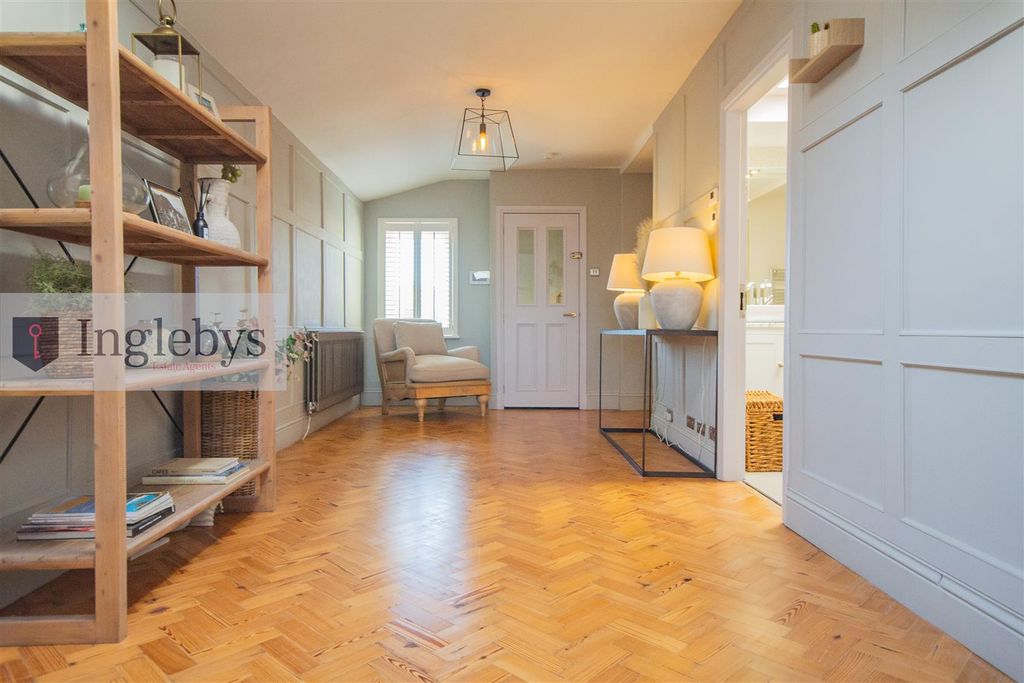 Property photo 1 of 47