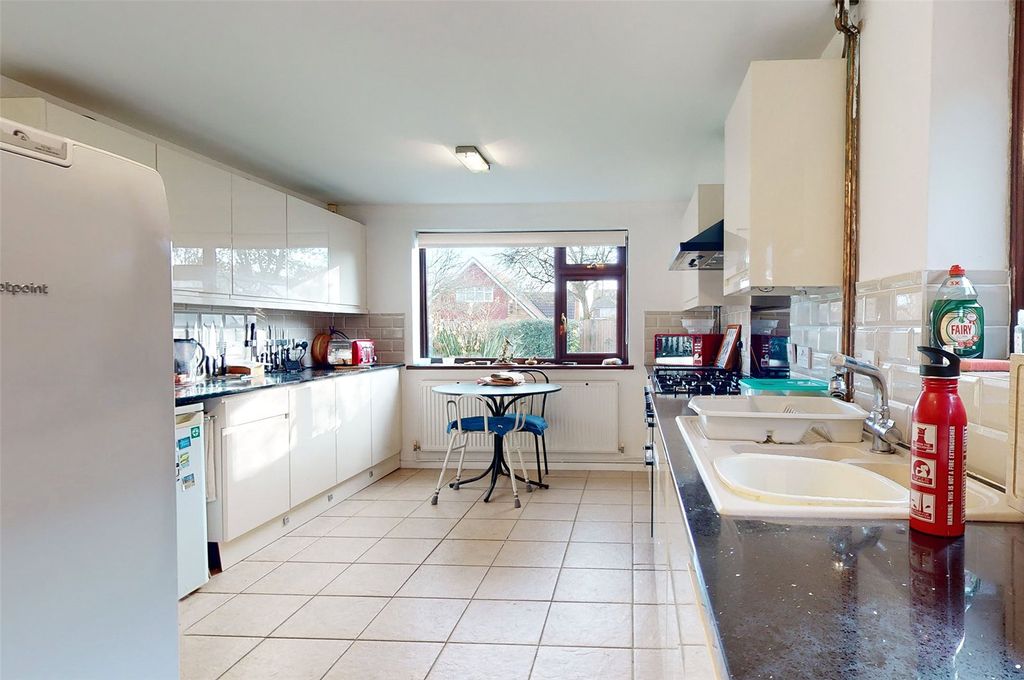 Property photo 2 of 17 Picture No. 28