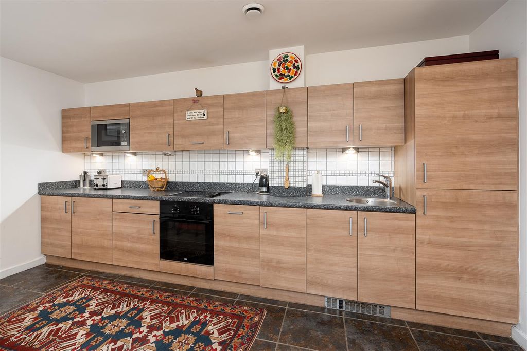 Property photo 3 of 14 Kitchen