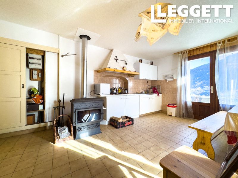 Property photo 2 of 10