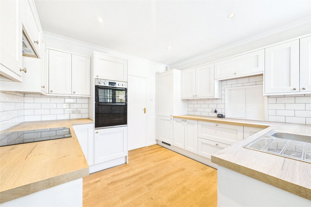 Property photo 2 of 14 Picture No. 32