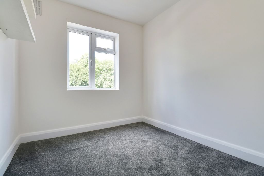 Property photo 2 of 8 5340361