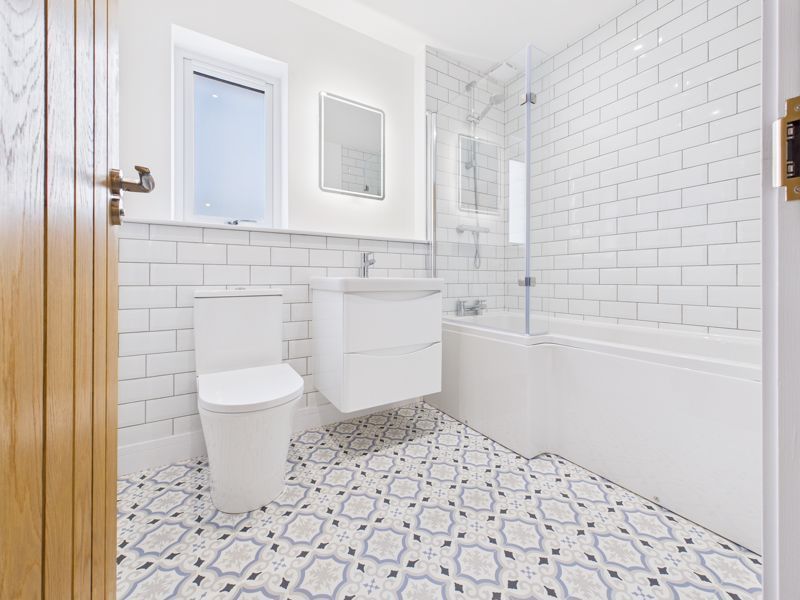 Property photo 3 of 11 Bathroom